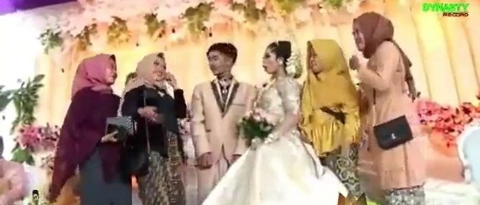 Nekat Datang ke Pernikahan Mantan, Wanita Ini Dapat