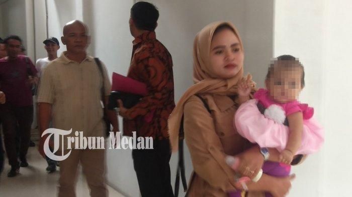 Suci Anjani ketika mendatangi kantor DPRD Deliserdang Selasa, (10/12/2019).