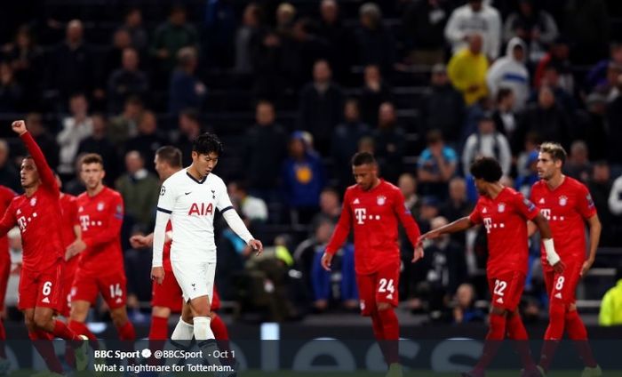 Pemain Tottenham Hotspur, Son Heung-min, tertunduk lesu usai timnya dihancurkan oleh Bayern Muenchen dengan skor telak 2-7pada pertemuan perdana di fase grup Liga Champions awal Oktober lalu.