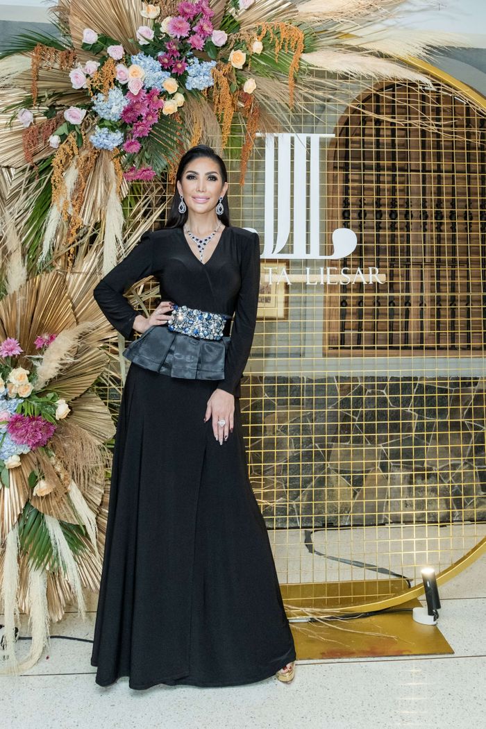 Sosialita Junita Liesar Rilis Brand Fashion Jl By Junita Liesar Dengan Koleksi Perdana Seville Semua Halaman Stylo Untuk ukuran harga kamar kami langsungdikontan dua tahun dan ditambah biaya perawatan karena dia juga sering pulangmalam.suatu hari suamiku datang dari luar kota, dia pulang membawa sebotolminuman impor dan obat penambah. sosialita junita liesar rilis brand