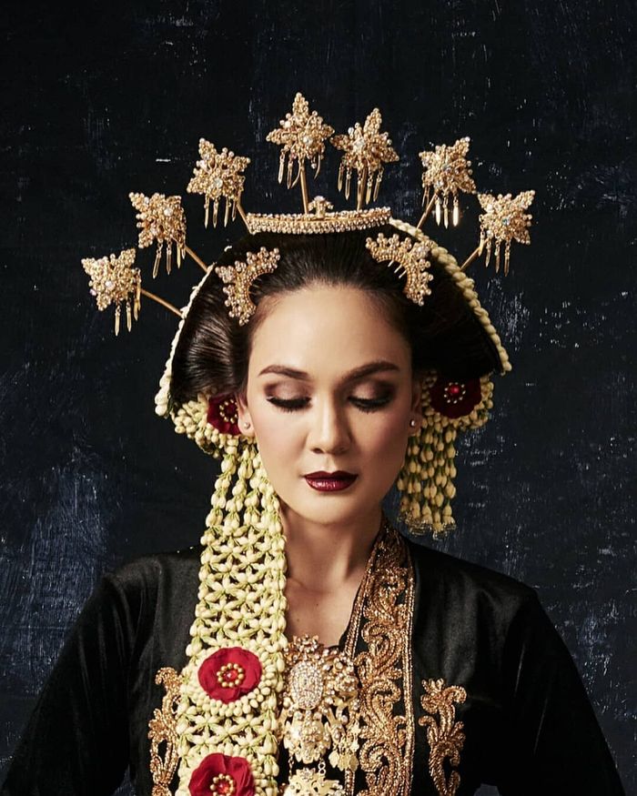 Cantiknya Luna Maya Berdandan Ala Pengantin Sunda Jawa Siap Menikah Semua Halaman Stylo