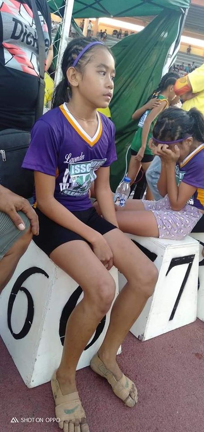 Tak Punya Sepatu, Gadis 11 Tahun Ini Perban Kakinya untuk Ikut Lomba Lari, Akhirnya Dapat 3 Emas