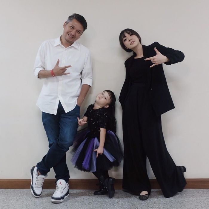 Foto Gading, Gisel dan Gempi yang bikin netizen baper dan gagal move on