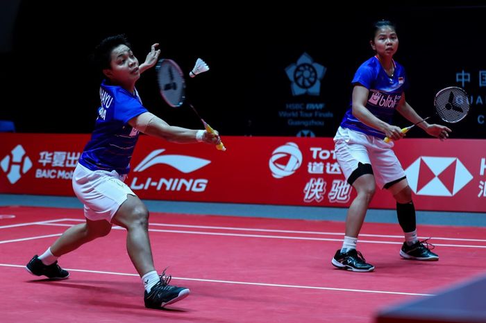 Aksi ganda putri Indonesia, Greysia Polii/Apriyani Rahayu, saat berlaga pada matchday ketiga BWF World Tour Finals 2019 di Tianhe Gymnasium, Guangzhou, China, Jumat (13/12/2019).
