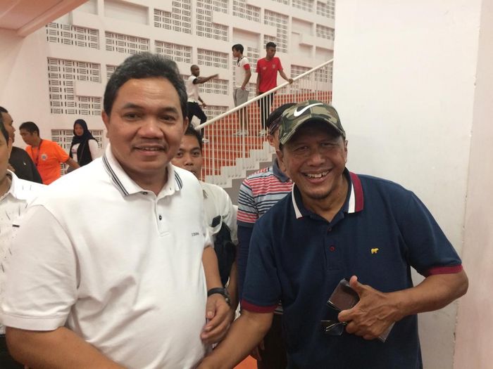 Presiden Madura United, Achsanul Qosasih, menilai Robert Alberts dan Rahmad Darmawan layak melatih timnas Indonesia.