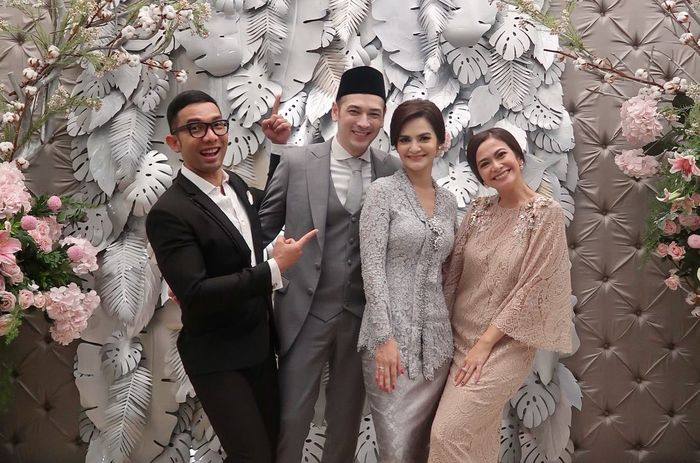 Ersa Mayori tampak menghadiri pernikahan sahabatnya, Cut Tari dan Richard Kevin