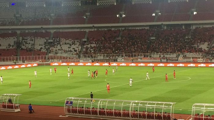 Suasana pertandingan Persija Jakarta menghadapi Madura United di Stadion Utama Gelora Bung Karno, Jakarta pada Jumat (13/12/2019).