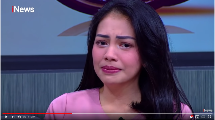 Kezia Karamoy menangis menceritakan masa lalunya