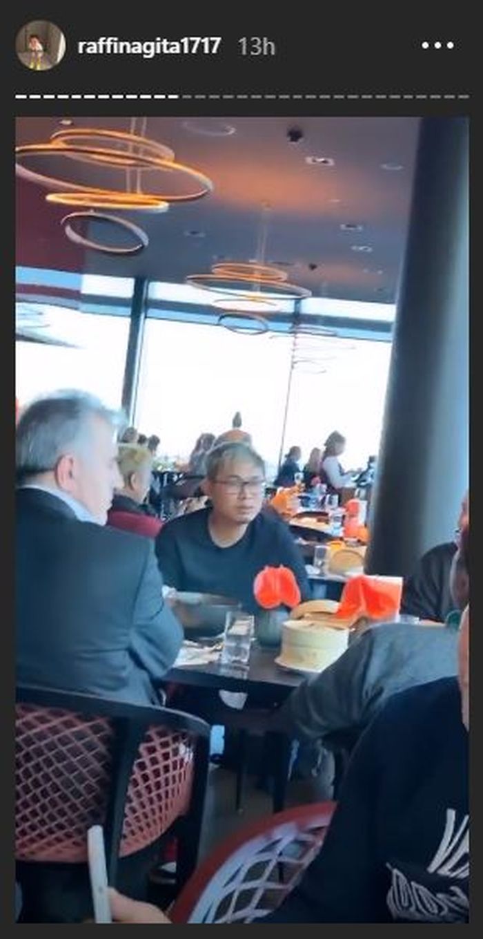 Suasana restoran yang disinggahi Raffi Ahmad