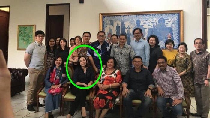 Bripda Puput Nastiti Devi berfoto bersama Ahok.