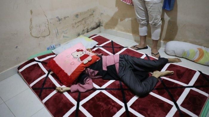 Cara pelaku membunuh Asmaul Husnah, yakni wajah ditutup bantal 15 menit yang kemudian mengiris leher Asmaul Husnah
