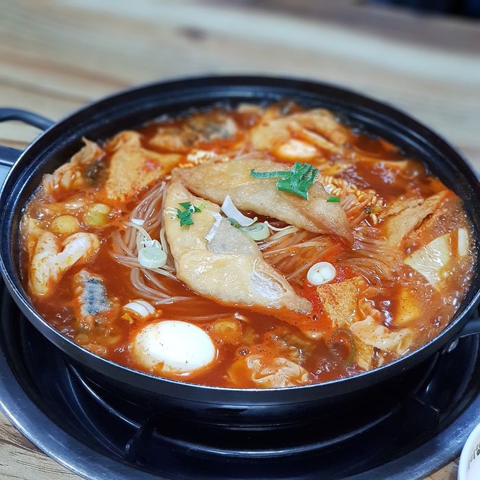 Ada yang Merasakan Perut Mulas Setelah Makan Makanan Pedas, Apa