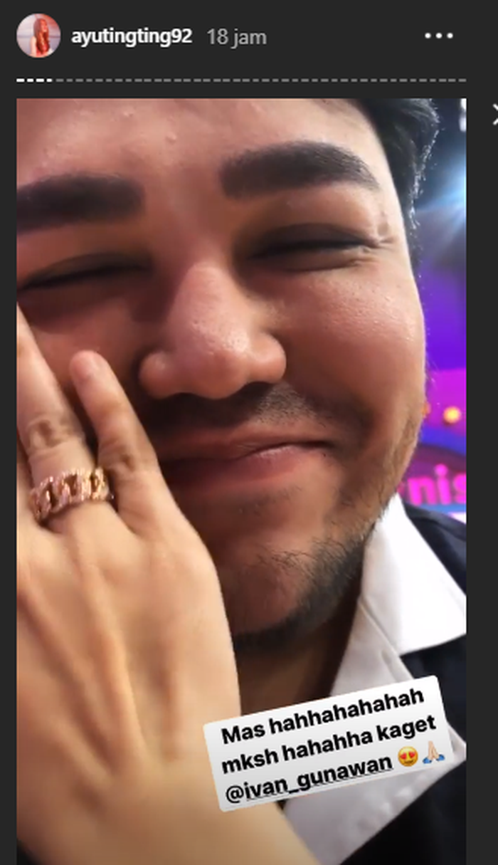  <a href='https://kupang.tribunnews.com/tag/ivan-gunawan' title='Ivan Gunawan'>Ivan Gunawan</a> berikan <a href='https://kupang.tribunnews.com/tag/cincin' title='cincin'>cincin</a> pada Ayu