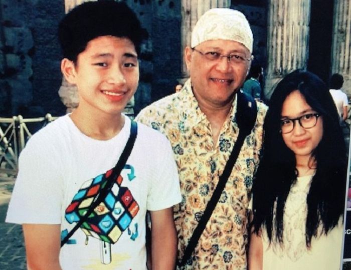 Mario Teguh bersama kedua anaknya (Instagram via Suar.ID)