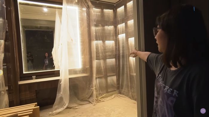 Wardrobe kamar orangtua Prilly Latuconsina