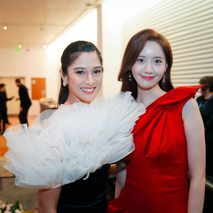 Tanpa Bantuan MUA, Dian Sastro Foto Bareng Yoona SNSD, Niat Buka Jasa