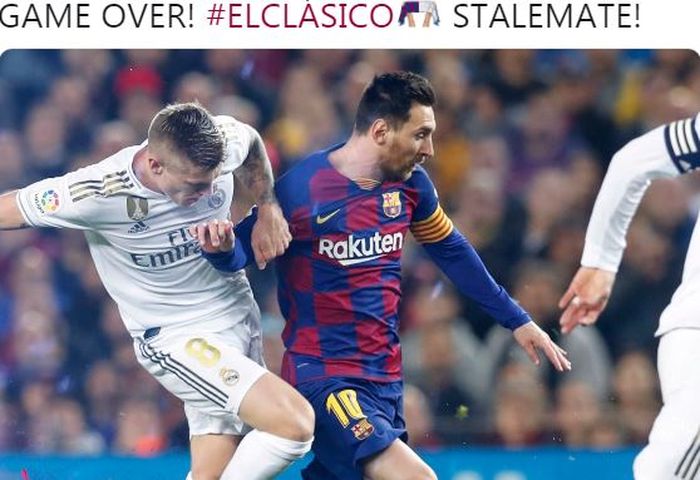 Megabintang Barcelona, Lionel Messi (tengah), beraksi dalam laga Liga Spanyol melawan Real Madrid di Stadion Camp Nou, Rabu (18/12/2019).