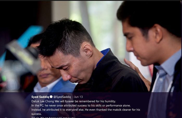 Lee Chong Wei menangis saat memutuskan pensiun sambil ditemani Menpora Malaysia, Syed Saddiq.