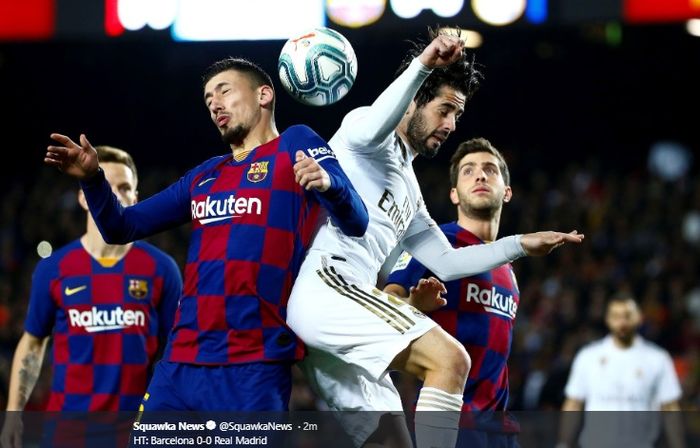 Clement Lenglet dan Isco saling berebut bola pada laga el clasico di Stadion Camp Nou, Rabu (14/12/2019) atau Kamis dini hari WIB.