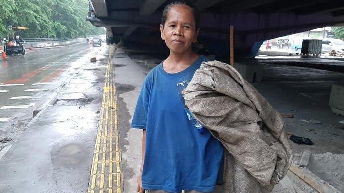 Fitri, pemulung sekitaran Jakarta yang merantau akibat ditipu, Selasa (17/12/2019)