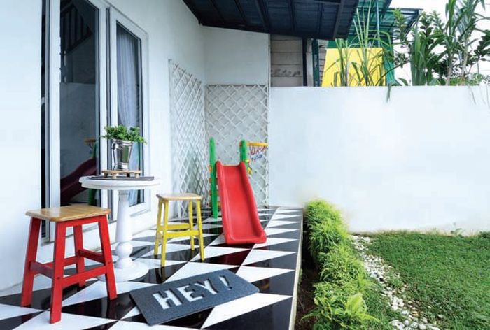 Gambar Anak Merapikan Mainan Hitam Putih - Adzka