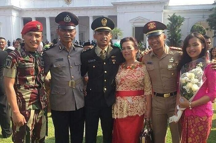 Aiptu Rukur Sidabutar Rela Kerja Keras hingga Nyambi Berkebun Demi Antarkan Anaknya Jadi Anggota TNI, sang Putra Justru Gugur Kena Tembak KBB di Papua 