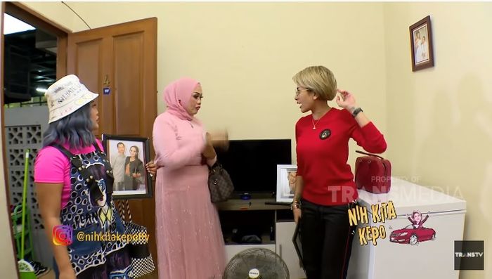 Elly Sugigi masih simpan foto mantan suami di dalam kamar indekos