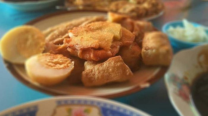 Penampakan Tahu Pong khas Semarang.