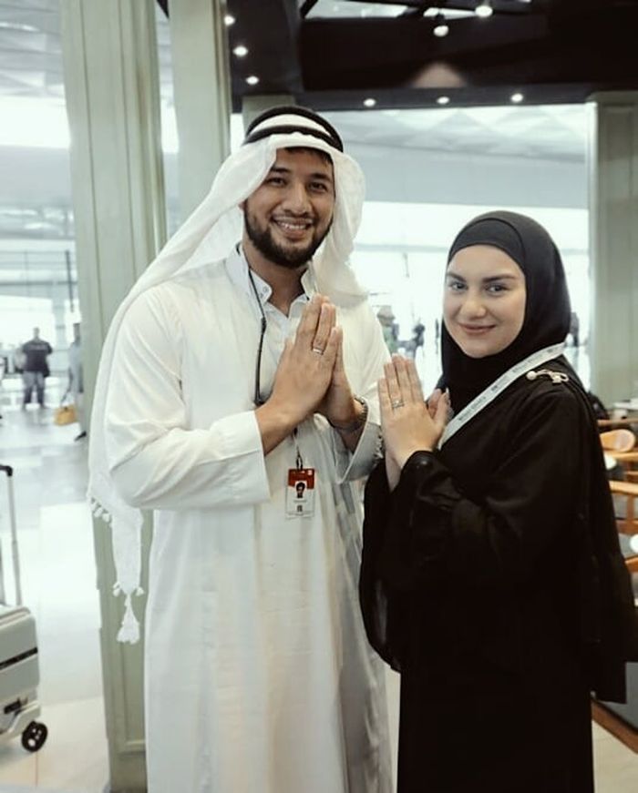 Irish Bella dan Ammar Zoni berangkat umroh