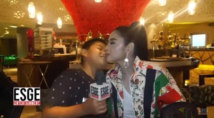 Dewi Perssik dan putra angkatnya
