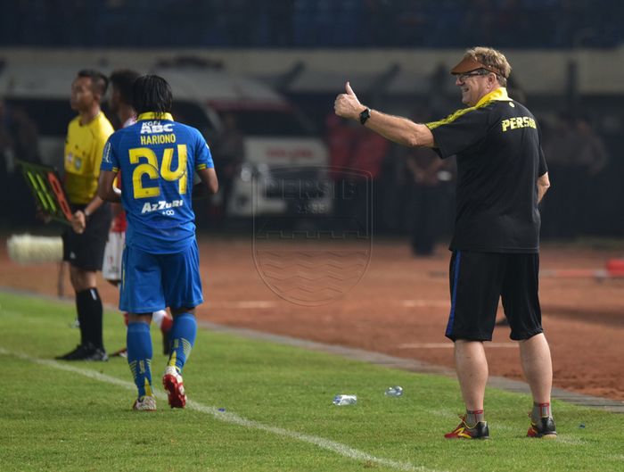 Nomor punggung 24 milik gelandang Persib Bandung, Hariono, yang dipensiunkan untuk menghormati jasa-jasanya selama berseragam Pangeran Biru.