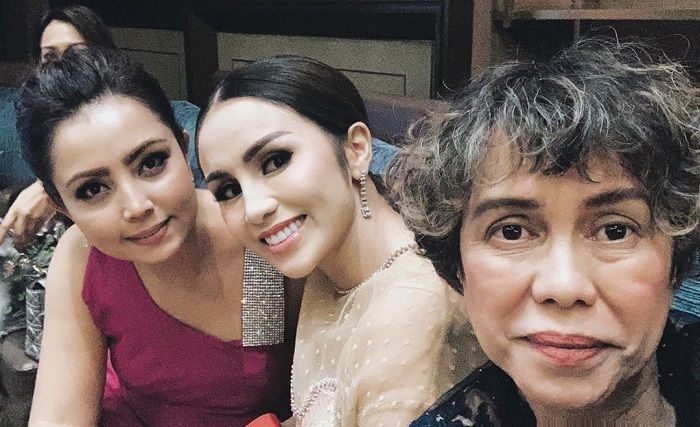 Potret Momo Geisha bareng Mayangsari
