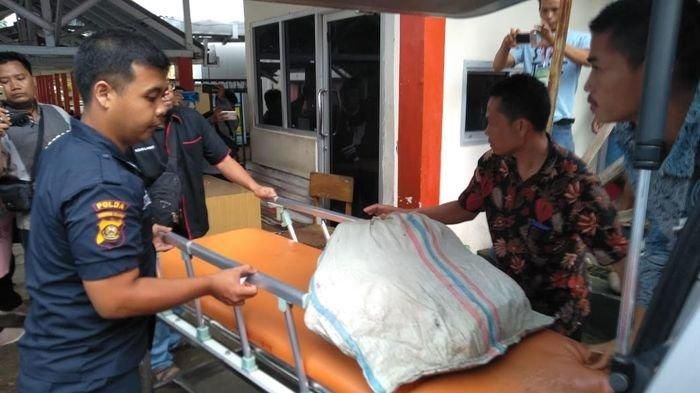 Seorang pria ditemukan tinggal tulang belulang setelah diterkam harimau saat tengah menunggu durian runtuh.