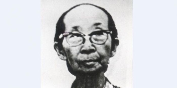 
Istri pertama Presiden Soekarno, Siti Oetari Tjokroaminoto, di usia tua