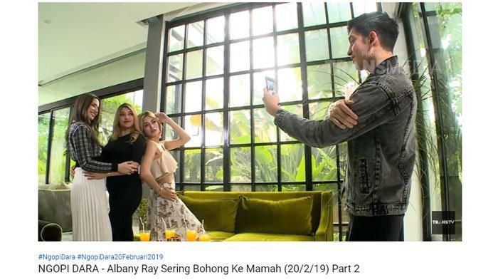 Nia dan Jedar di rumah Sarah Azhari