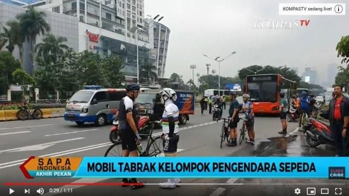 Tangkap Layar YouTube KompasTV 7 Pengendara Sepeda, Diseruduk Avanza di Jalan Sudirman