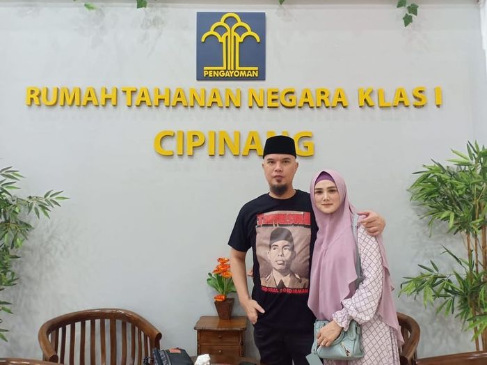 Tampilan Mulan Jameela saat jemput Ahmad Dhani di rumah tahanan Cipinang