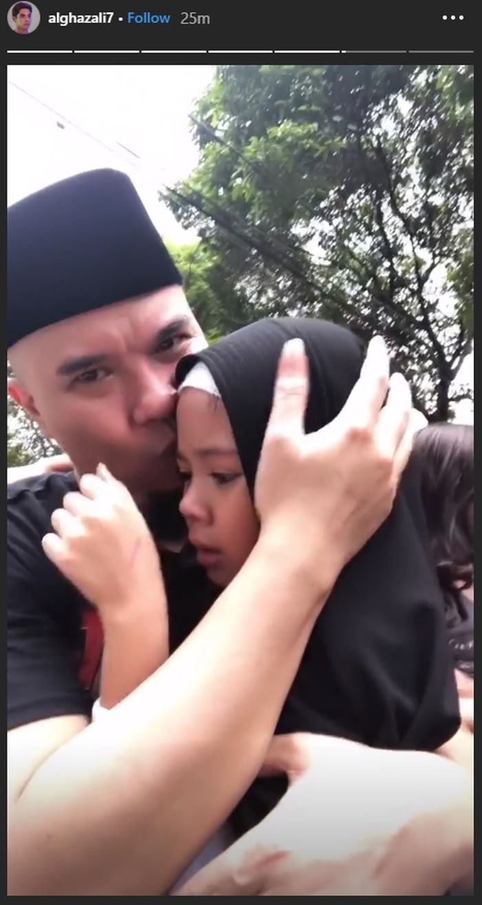 Momen Haru Kebebasan Ahmad Dhani, Suami Mulan Jameela Berkaca-kaca Peluk Sang Putri yang Menangis