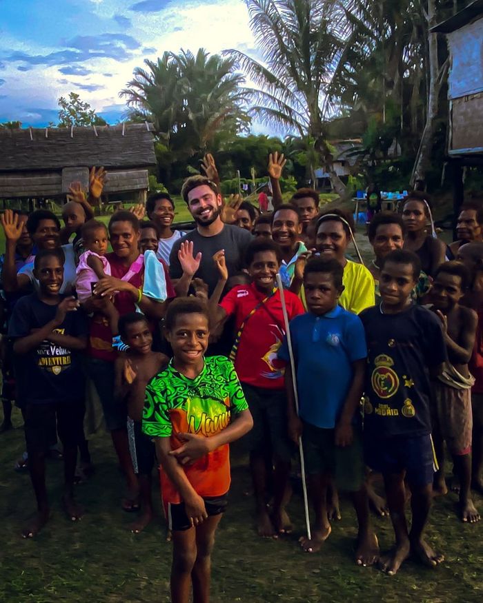 Zac Efron berlibur di Papua