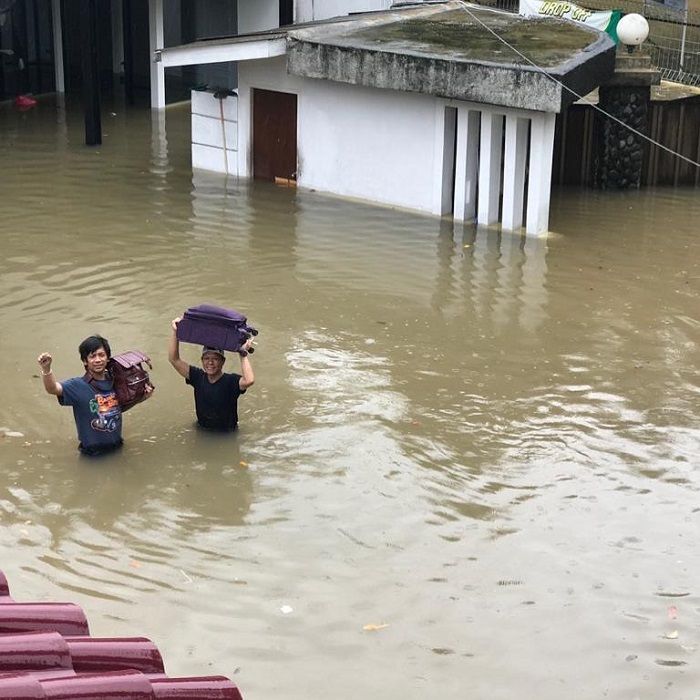Banjir di rumah Rian D'Masive.