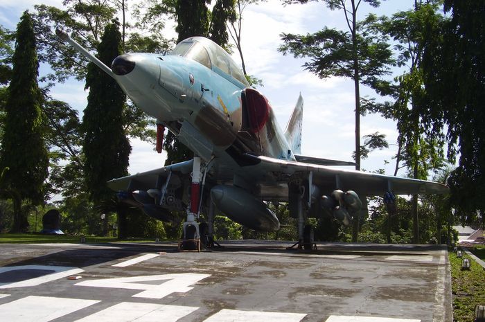 Pesawat A-4E Skyhawk yang dibeli Soeharto secara rahasia (A Winardi )
