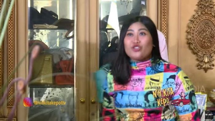 Koleksi tas dan sepatu branded di kamar tidur Muzdalifah