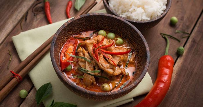 Makanan pedas dapat menyebapkan wajah berinyak hingga berjerawat