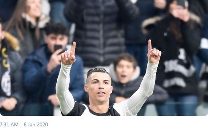 Megabintang Juventus, Cristiano Ronaldo, merayakan gol yang dicetak ke gawang Cagliari dalam laga Liga Italia di Allianz Stadium, Senin (6/1/2020).