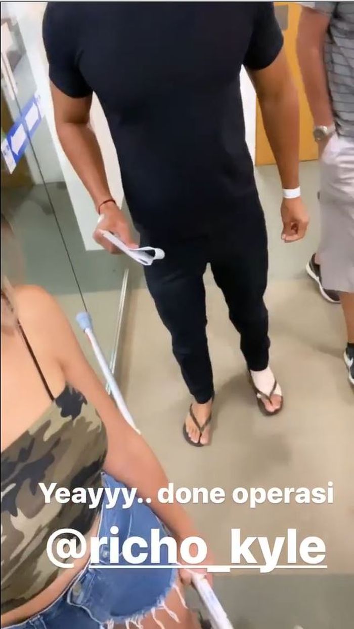 Jedar padukan tanktop dan hotpants