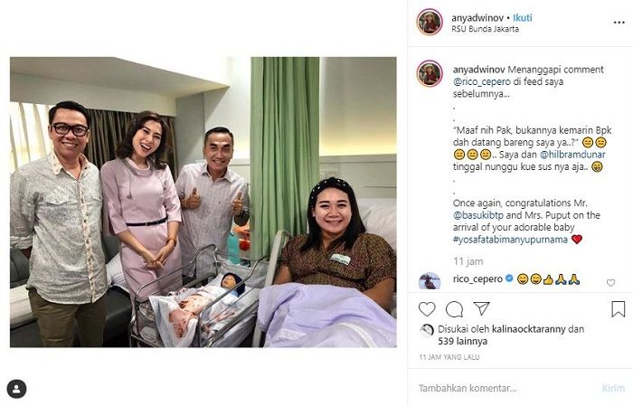 Puput Nastiti Devi saat dijenguk rekan artis