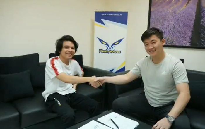 Acil signs contract with FlashWolves Indonesia