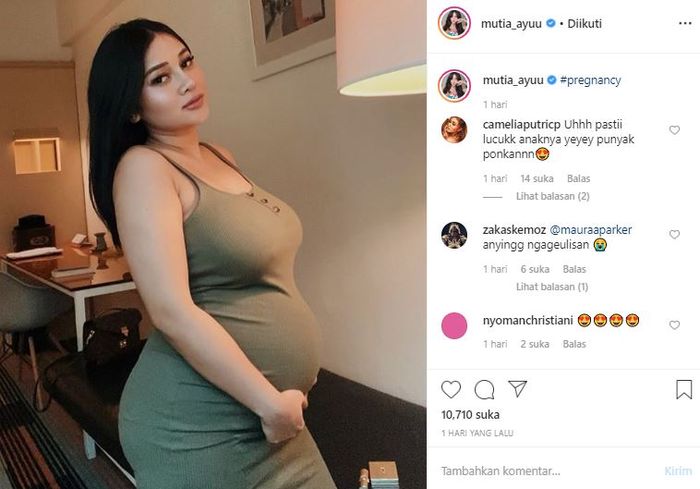 Istri Glenn fredly sedang hamil besar.