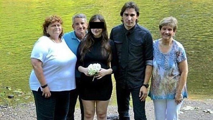 Seorang Ayah, Steven menikahi anaknya sendiri, Denise (Katie) setelah menceraikan istrinya, Alyssa