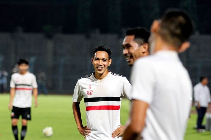 Mantan pemain Persebaya Surabaya Misbakus Solikin bergabung latihan perdana Madura United di Stadion Gelora Bangkalan, Jawa Timur, Jumat (10/01/2020) malam.